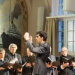 الفنان أسامة مهنا قائد كورال Divertimento في باريس